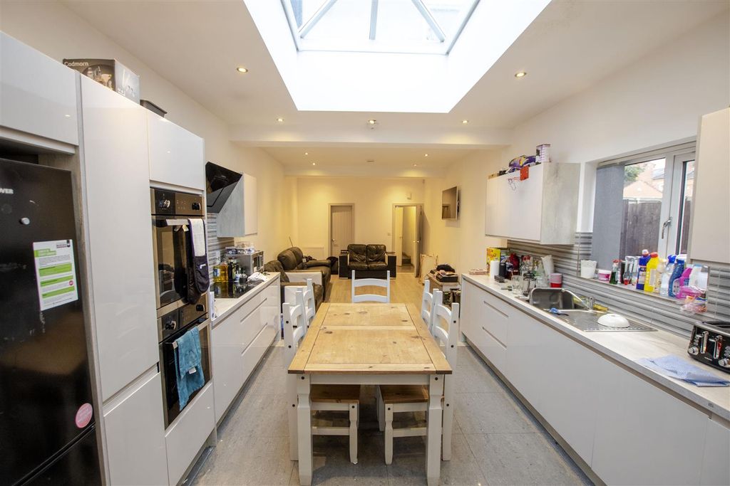 Property photo 2 of 11 Approach