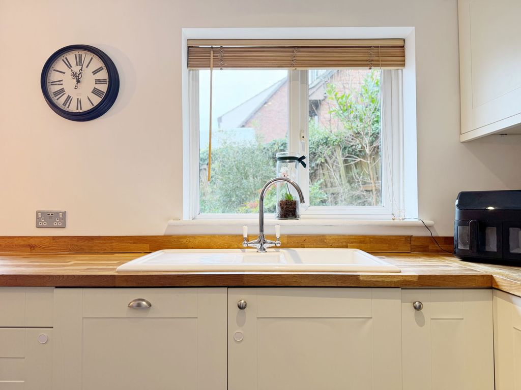 Property photo 2 of 25