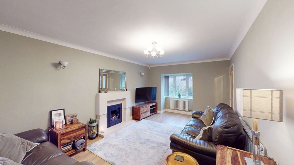 Property photo 2 of 19 Lounge