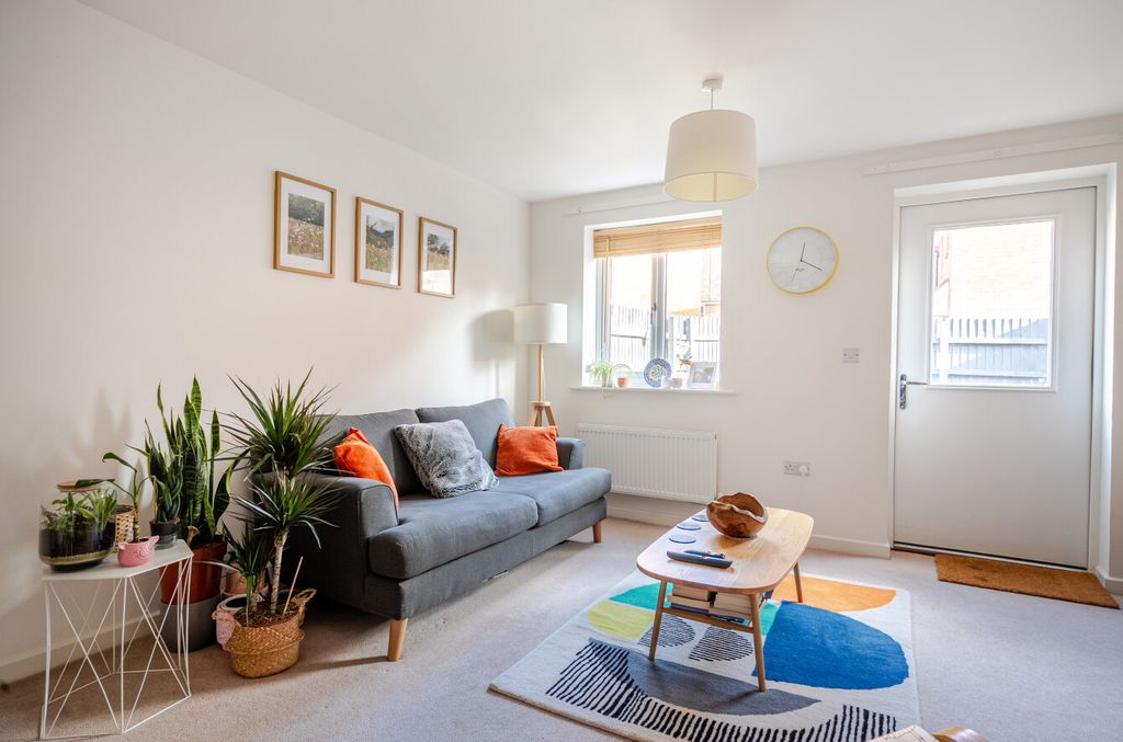 Property photo 2 of 13 Sitting / Dining