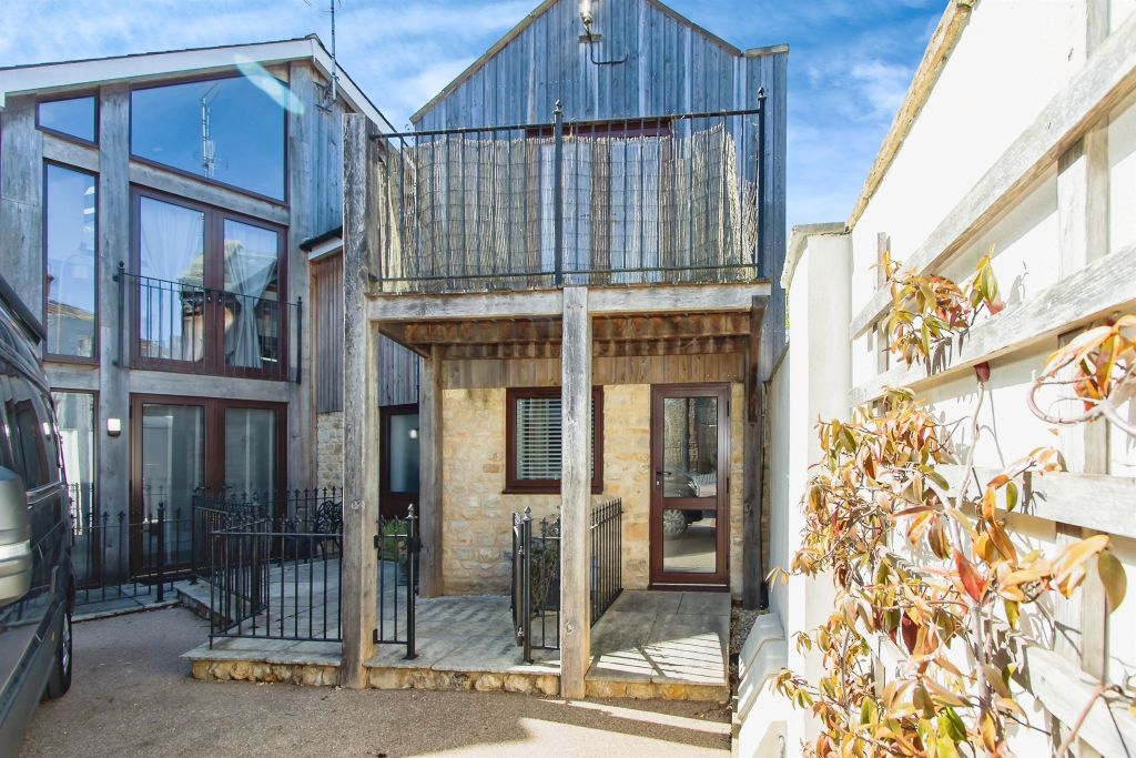 Property photo 1 of 16