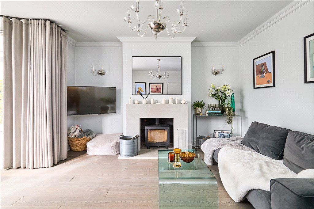 Property photo 3 of 28 Living Room