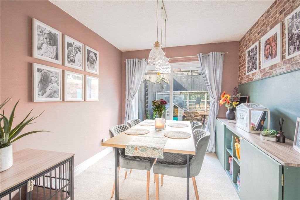 Property photo 3 of 18 Bosworth Close