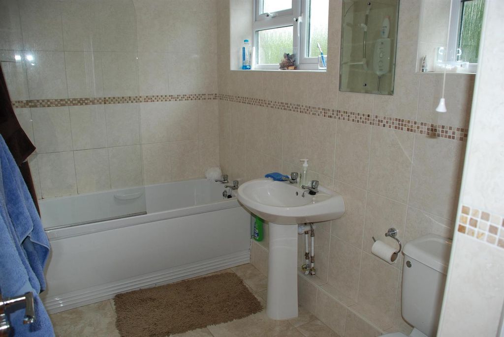 Property photo 3 of 6 Bathroom