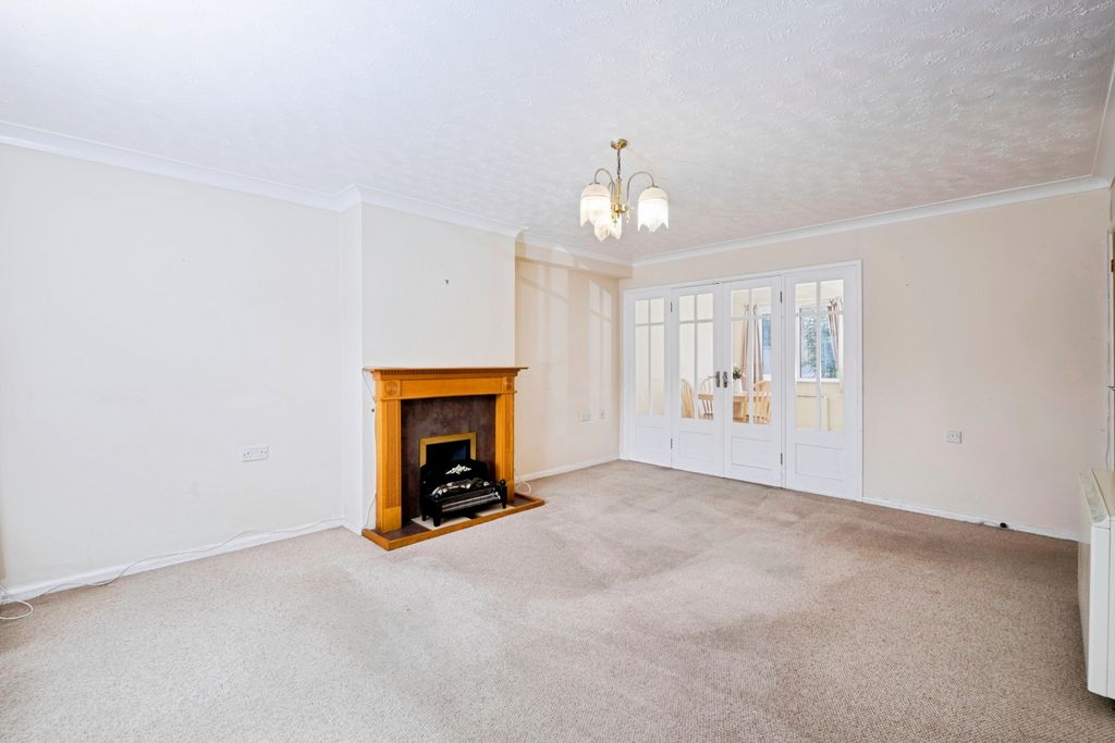 Property photo 2 of 13 Lounge