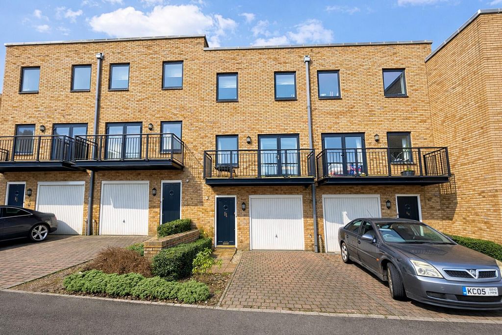 Property photo 1 of 20 Front (Exterior)