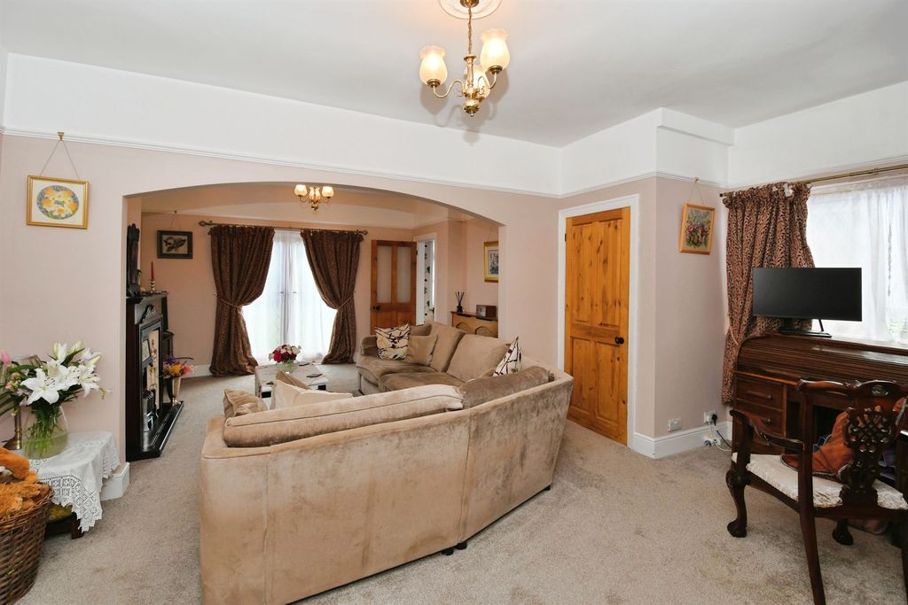 Property photo 2 of 17
