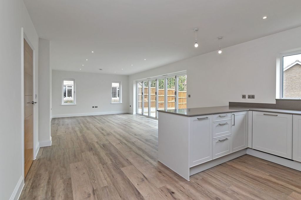 Property photo 3 of 19 Photo 13