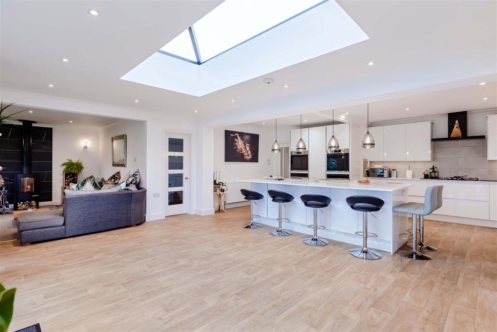 Property photo 3 of 20 Central Avenue_4.Jpg