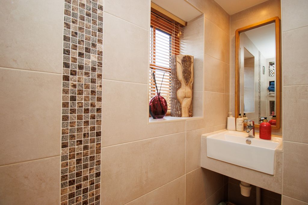 Property photo 3 of 27