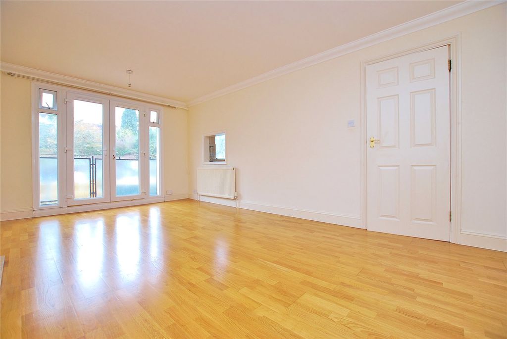 Property photo 3 of 8 Picture No. 06