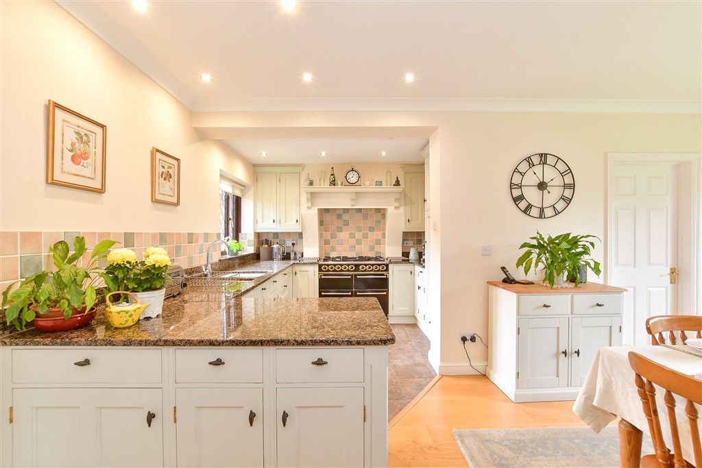 Property photo 3 of 16 Kitchen/Breakfast Room