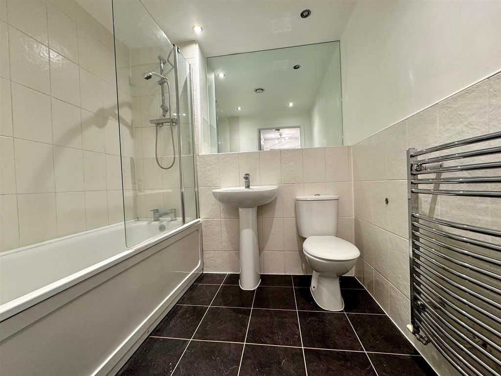 Property photo 2 of 6 Bathroom.Jpg