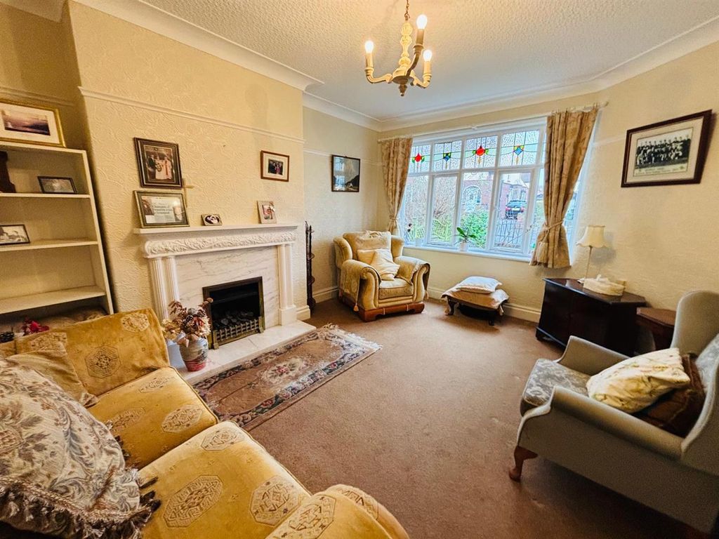 Property photo 2 of 17 Living Room: