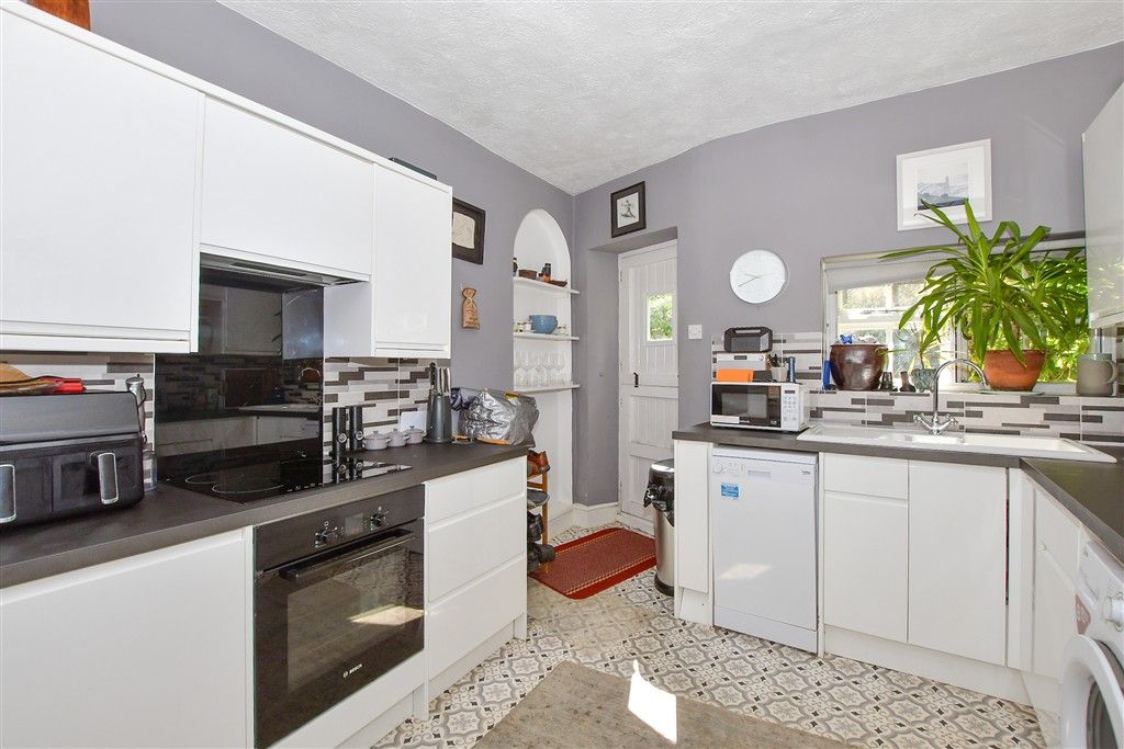 Property photo 3 of 10 Kitchen