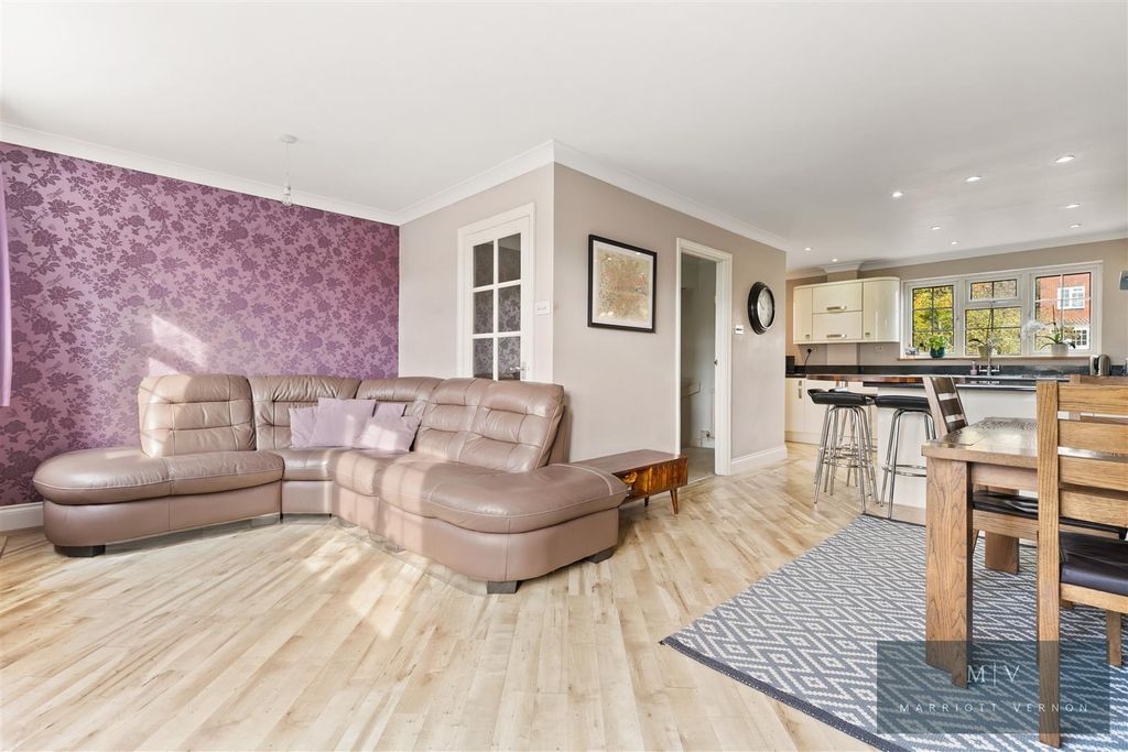 Property photo 3 of 16 Spindlewood Gardens 6 MV-2.Jpg