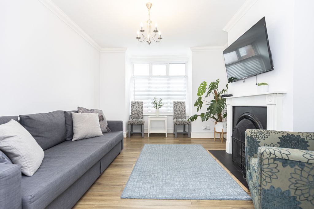 Property photo 2 of 14 346A2295