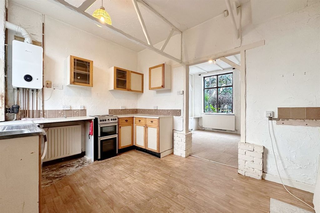 Property photo 3 of 12 Kitchen