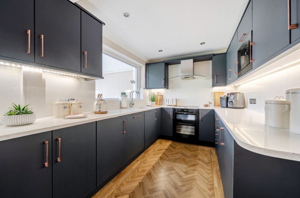 Property photo 3 of 26 1534878-7-1A13048E2d795