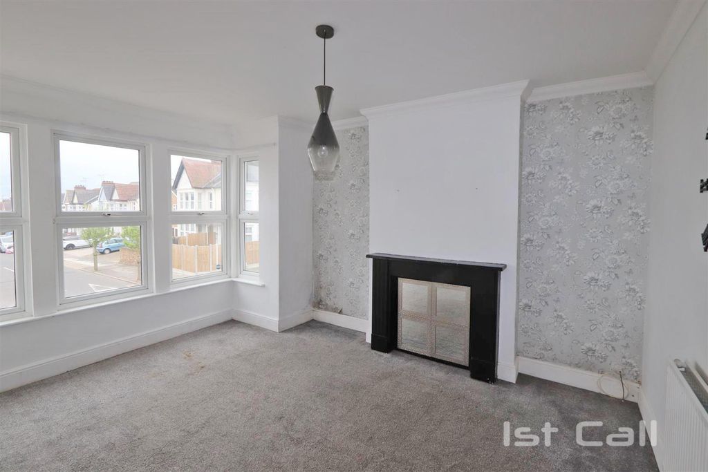 Property photo 2 of 10 Lounge