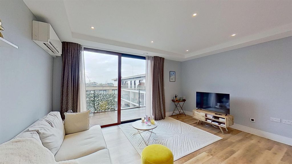 Property photo 1 of 19 George-View-Knaresborough-Drive-Sw18-01222026_1450