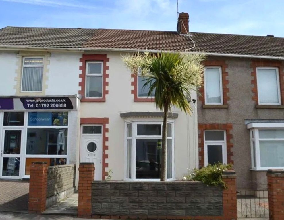 Property photo 1 of 12