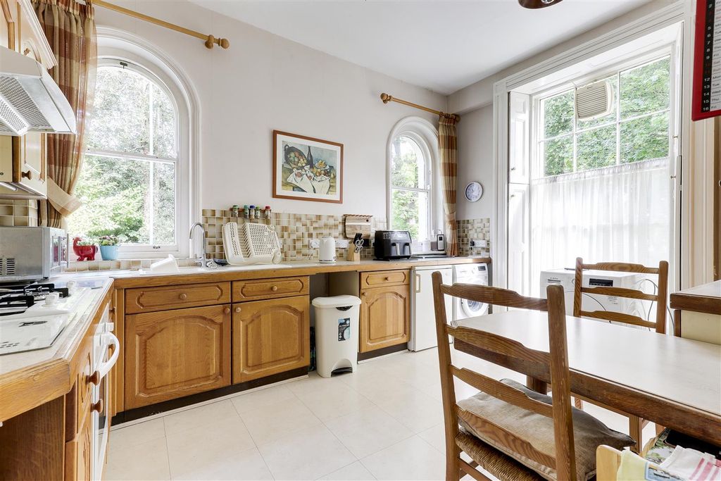 Property photo 3 of 16 6480.Jpg