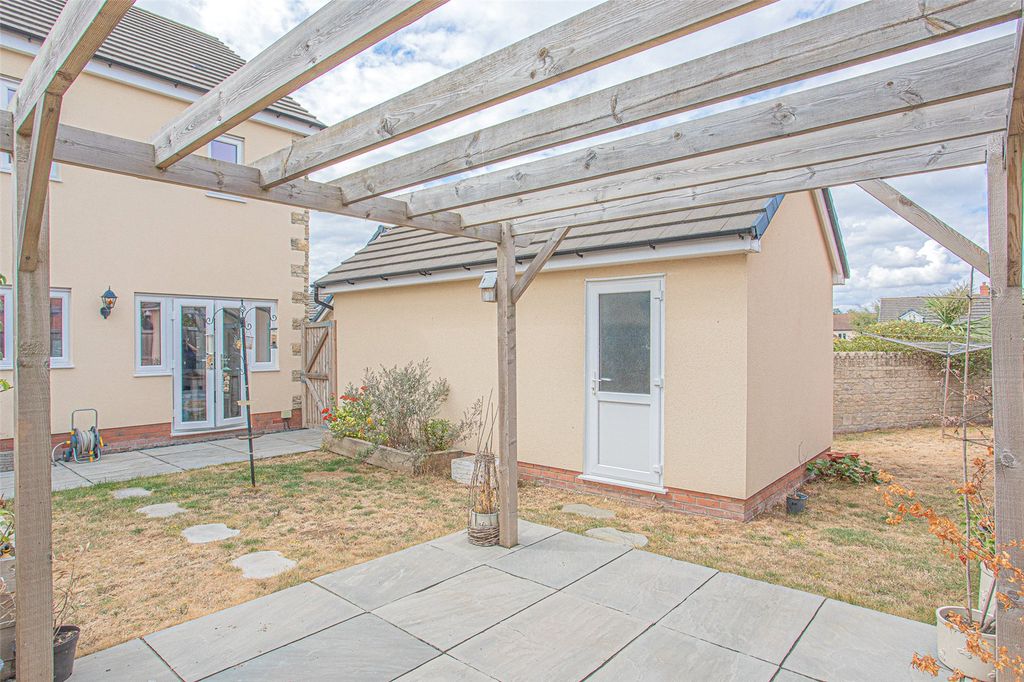Property photo 3 of 16 Picture No. 14