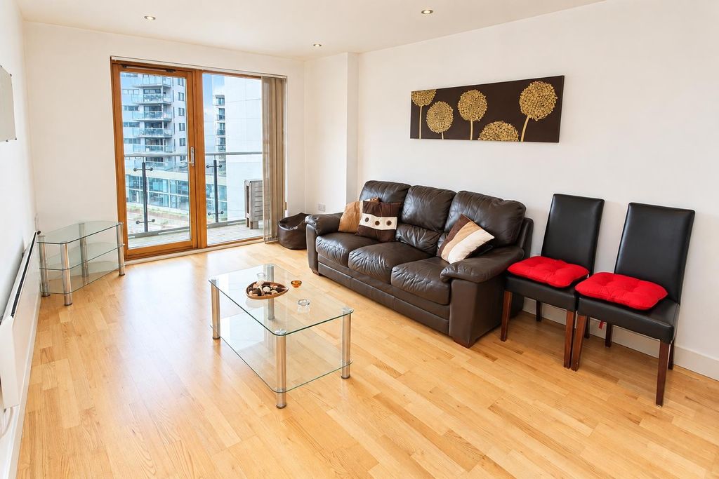 Property photo 2 of 6 Bright Modern Living Room With Balcony Access...