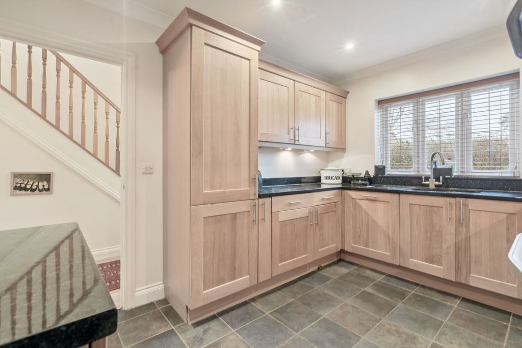Property photo 2 of 30