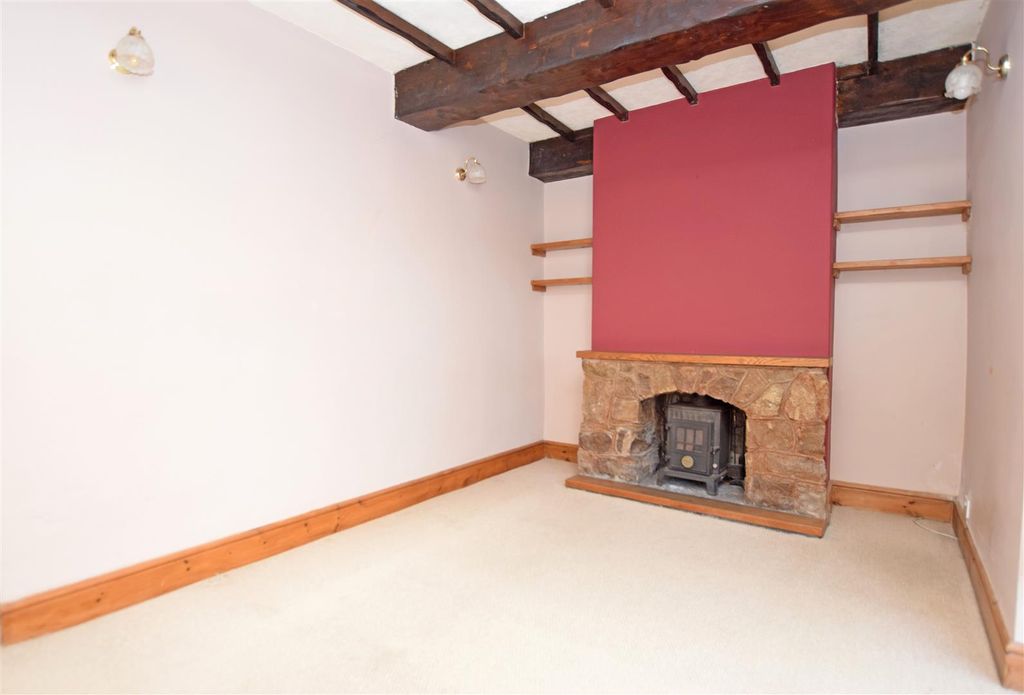 Property photo 2 of 23 Lounge.Jpg