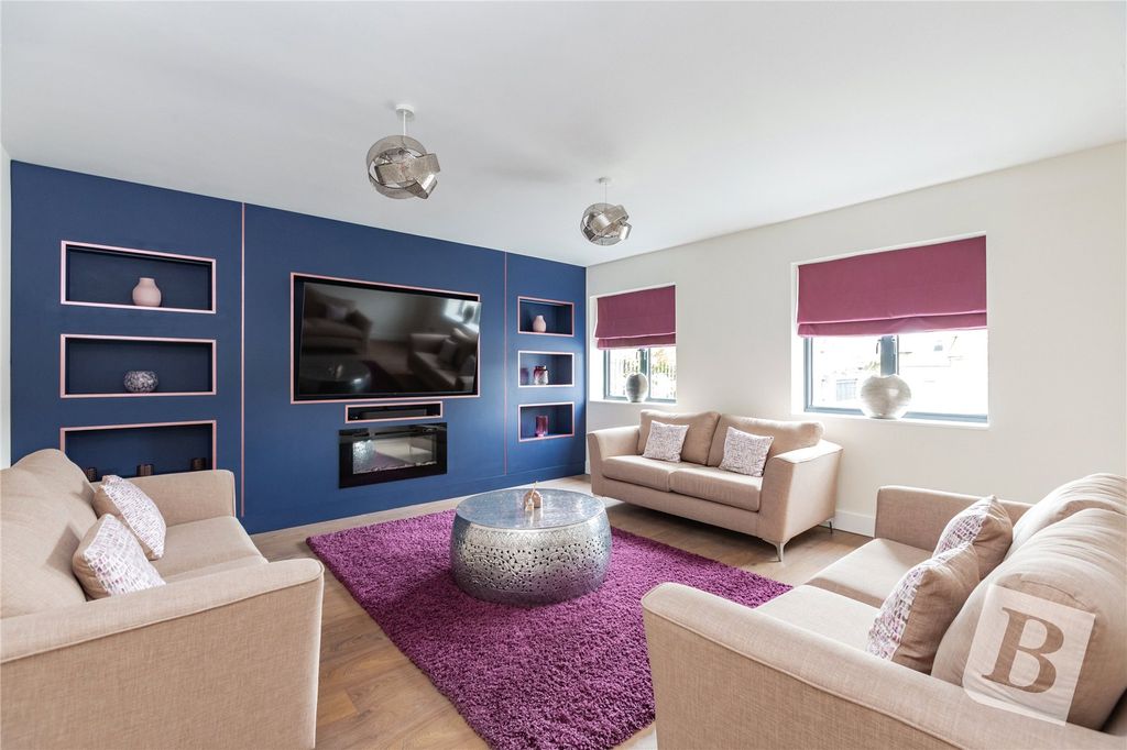 Property photo 3 of 45 Living Room