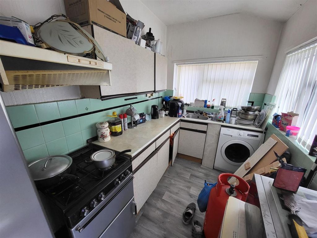 Property photo 3 of 13 Kitchen