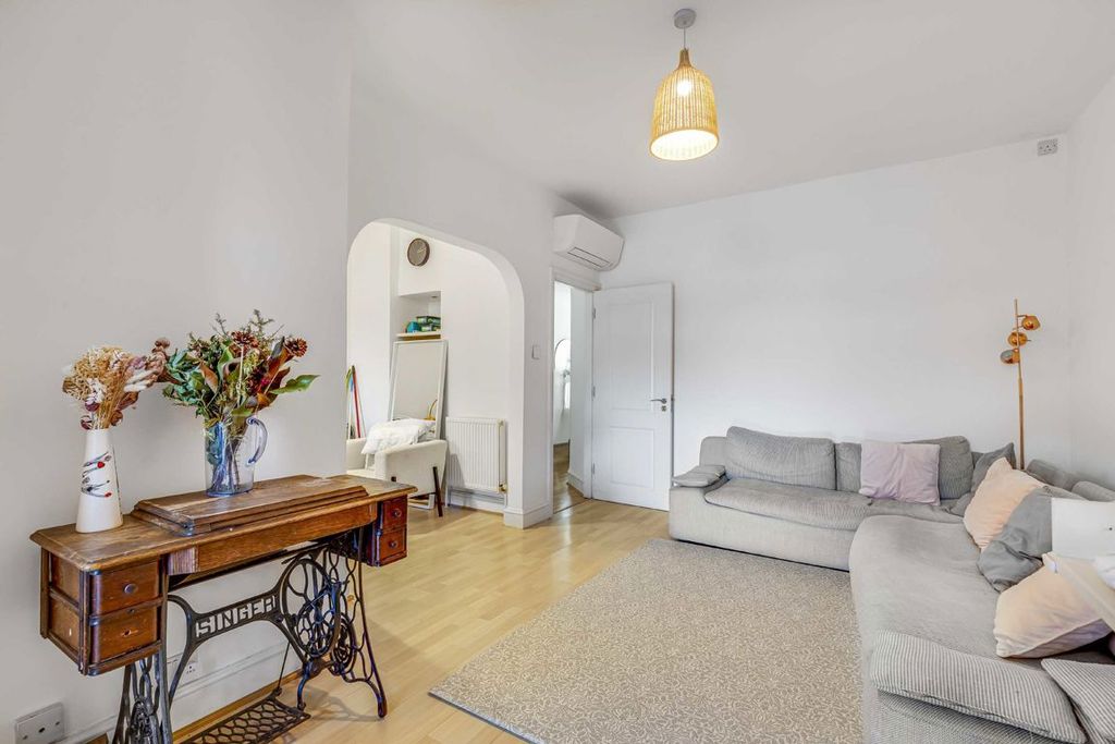 Property photo 2 of 8