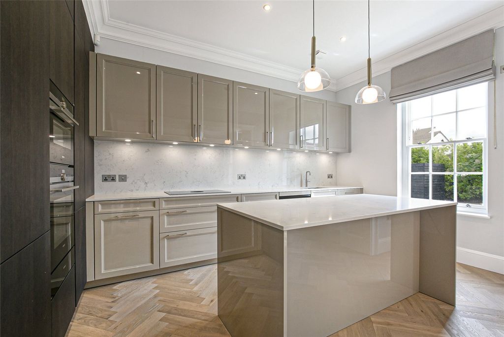 Property photo 2 of 23 Picture No. 21