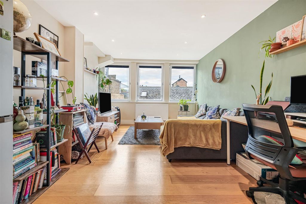 Property photo 3 of 17 9_79302.Jpg