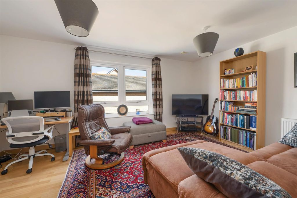 Property photo 2 of 17 Olympia Way, Whitstable