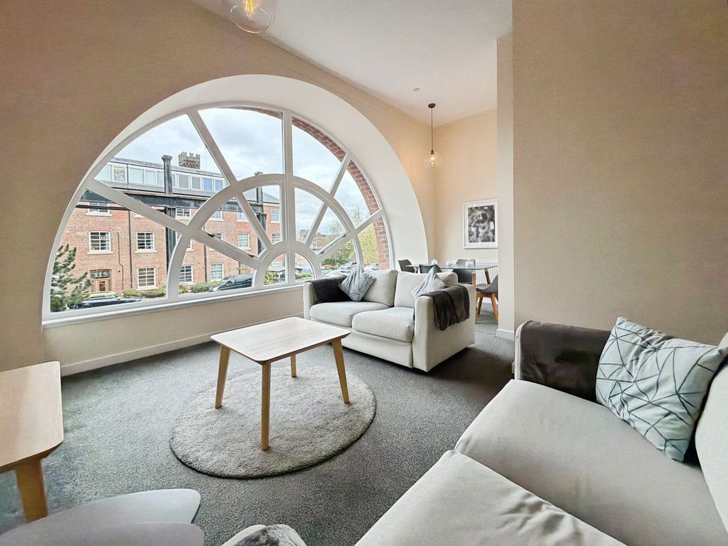 Property photo 2 of 14 Lounge / Dining