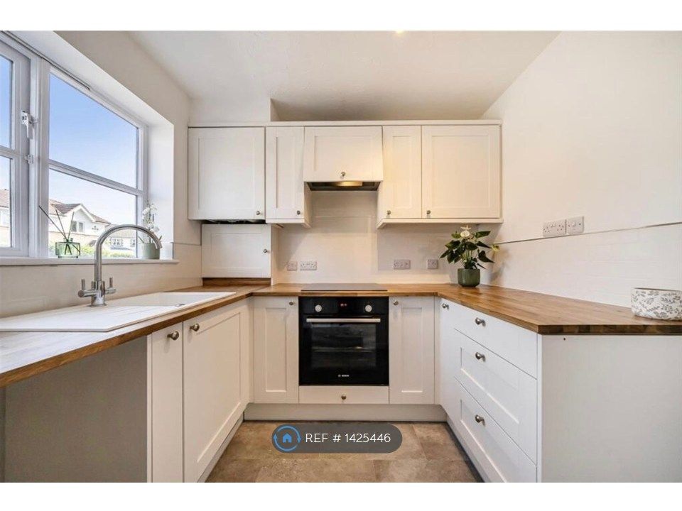 Property photo 2 of 14 Brand New Fully Fitted Kitchen