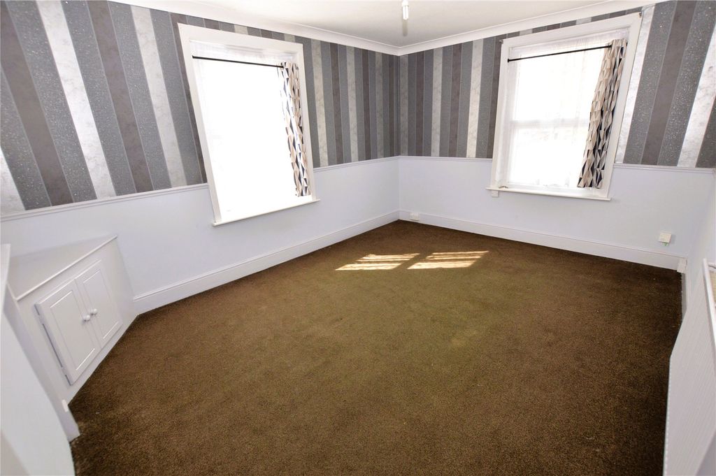 Property photo 1 of 10 Lounge