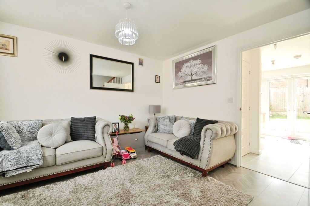 Property photo 2 of 17 Photo
