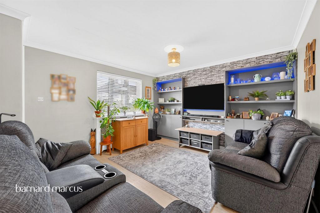 Property photo 2 of 33