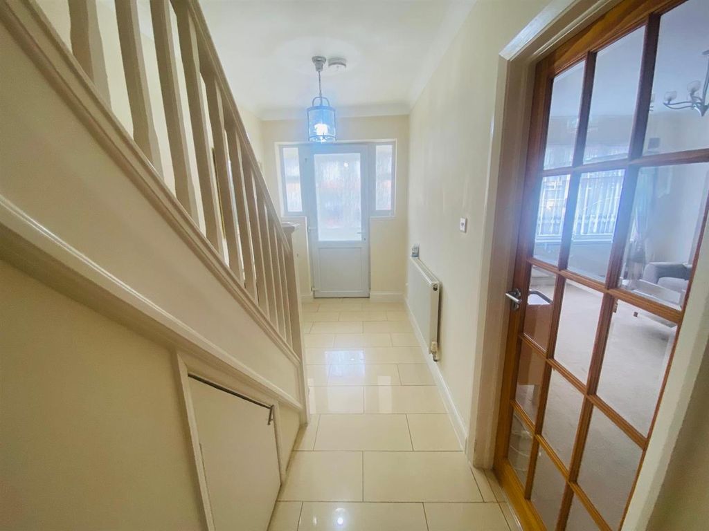 Property photo 2 of 24 Entrance Hallway