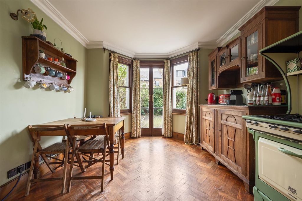 Property photo 3 of 50 Mildenhall Road, E5
