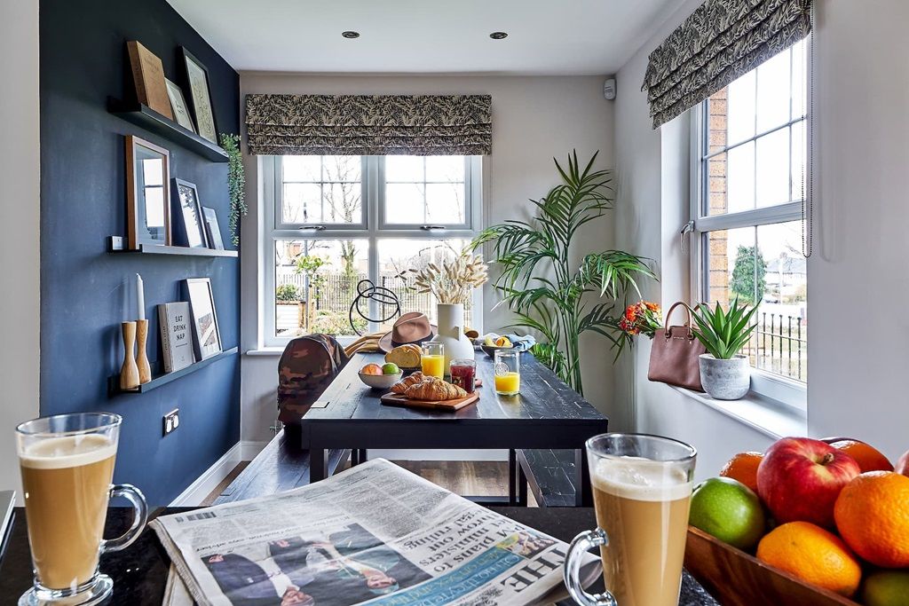 Property photo 1 of 14 Catch Up After A Busy Day