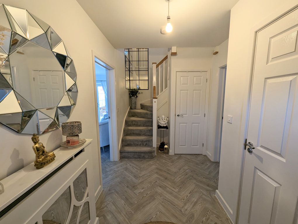 Property photo 2 of 16 Hallway