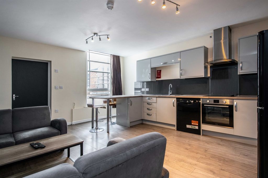 Property photo 2 of 18 (Main)