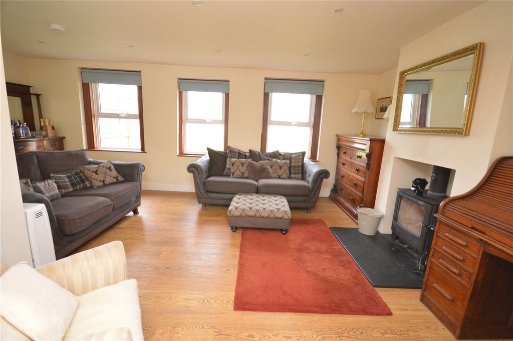 Property photo 3 of 20 Living Room