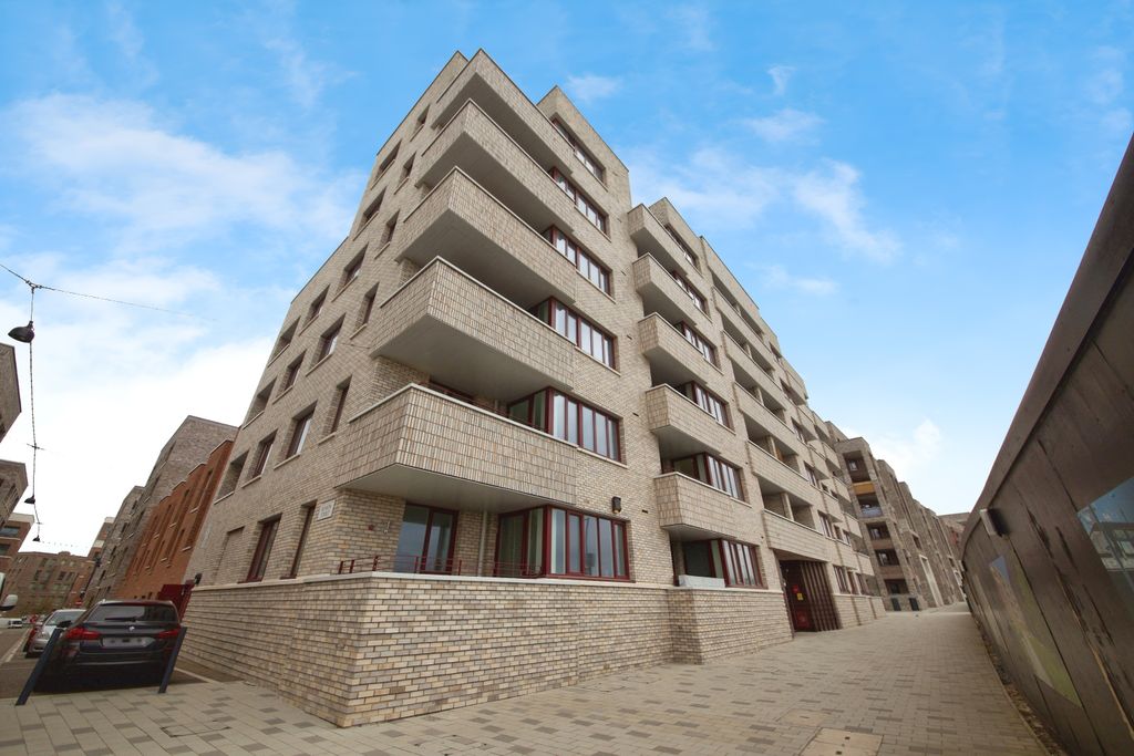 Property photo 1 of 17