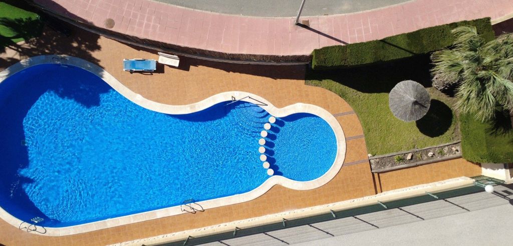 Property photo 2 of 36